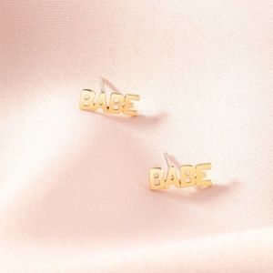 NWOT Stella & Dot Boss Babe Studs - gold earrings